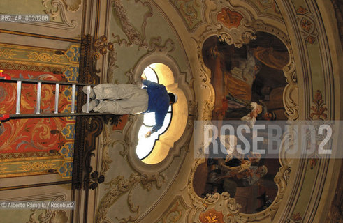 europe, italy, piemonte, cherasco (CN), an old little town in piemonte famous for the napoleonic heritage and the antiquary street market, ©Alberto Ramella/Rosebud2