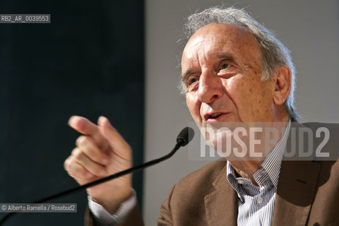 Salone del Libro 2011 - Venerdi 13 maggio - GIANLUIGI BECCARIA ©Alberto Ramella/Rosebud2