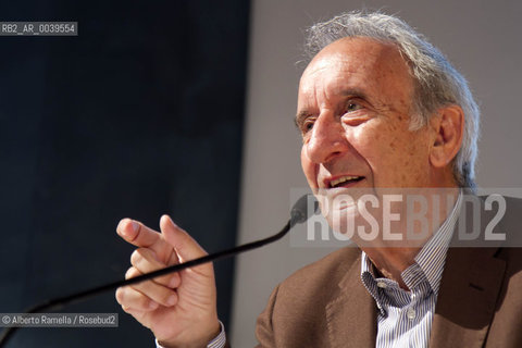 Salone del Libro 2011 - Venerdi 13 maggio - GIANLUIGI BECCARIA ©Alberto Ramella/Rosebud2