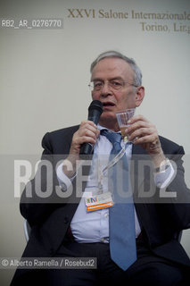 16/05/2013 Torino, Salone Internazionale del Libro. Nella foto aperitivo allo stand libri e cioccolato con Rolando Picchioni ©Alberto Ramella/Rosebud2
