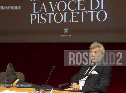20.05.13 Torino, Salone Internazionale del Libro 2013, Nella foto: presentazione libro Michelangelo Pistoletto con Alain Elkann, La voce di Pistoletto nella foto: Alain Elkann ©Alberto Ramella/Rosebud2