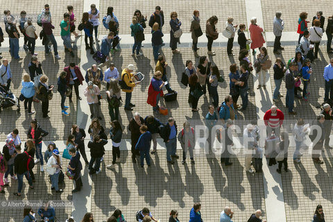 07/05/14, Torino, Lingotto Fiere, Salone del Libro 2014. nella foto: code allingresso ©Alberto Ramella/Rosebud2