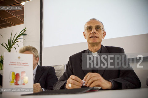 08/05/14, Torino, Lingotto Fiere, Salone del Libro 2014, Liberiamo il lavoro. MAfie e occupazione giovanile nella foto: Segio Tanzarella ©Alberto Ramella/Rosebud2