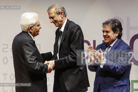 30/10/2015 Torino, cerimonia di chiusura della 32a assemblea ANCI, nella foto il presidente della Repubblica Sergio Mattarella e Piero Fassino ©Alberto Ramella/Rosebud2