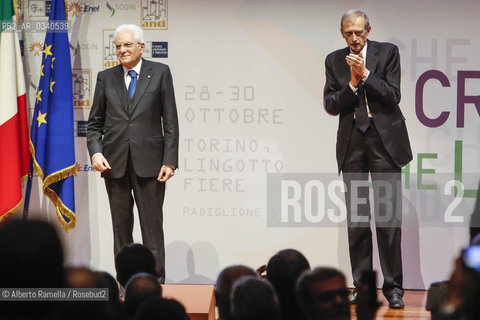 30/10/2015 Torino, cerimonia di chiusura della 32a assemblea ANCI, nella foto il presidente della Repubblica Sergio Mattarella e Piero Fassino ©Alberto Ramella/Rosebud2