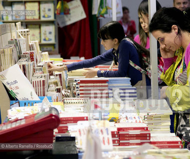 SALONE INTERNAZIONALE DEL LIBRO 2015, venerdi 15.5.15, visitatori al salone ©Alberto Ramella/Rosebud2