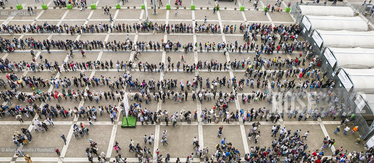 15/05/2015, Torino, Lingotto fiere, salone del libro 2015 - code alla biglietteria ©Alberto Ramella/Rosebud2