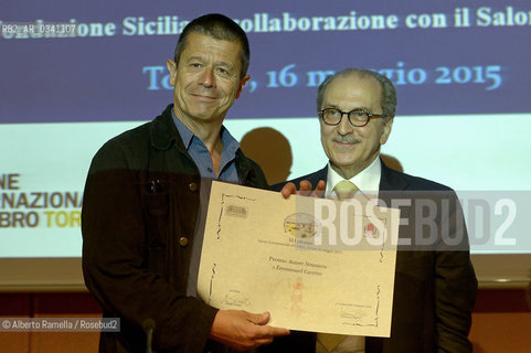 16/05/15, Torino, Lingotto Fiere, Salone del Libro 2015, nella foto: Emmanuel Carrere riceve il premio miglior autore straniero da Gianni Puglisi ©Alberto Ramella/Rosebud2