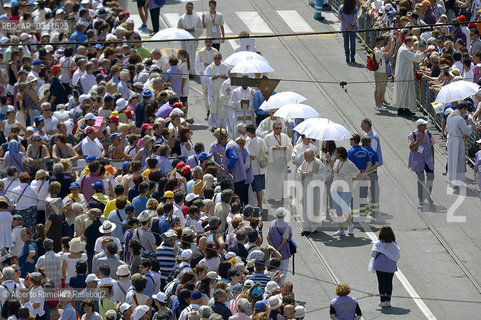 Filippo Alfero, 21.06.15, Torino, Papa Francesco celebra la messa in Piazza Vittorio, nella foto: celebrazione delleucaristia in piazza Vittorio ©Alberto Ramella/Rosebud2