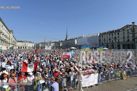 Filippo Alfero, 21.06.15, Torino, Papa Francesco celebra la messa in Piazza Vittorio, nella foto: folla in Piazza Vittorio ©Alberto Ramella/Rosebud2