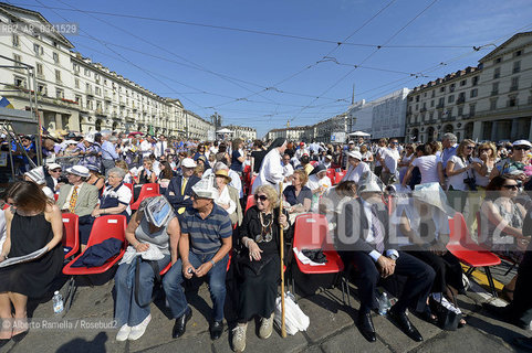 Filippo Alfero, 21.06.15, Torino, Papa Francesco celebra la messa in Piazza Vittorio, nella foto: folla in Piazza Vittorio ©Alberto Ramella/Rosebud2