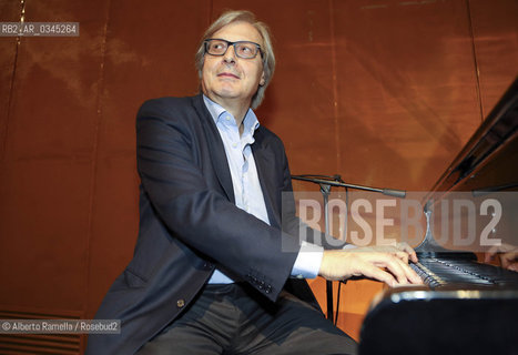 15.5.16, Torino, Lingotto Fiere, Salone del Libro 2016 - nella foto: evento LA COSTITUZIONE E LA BELLEZZA - VITTORIO SGARBI ©Alberto Ramella/Rosebud2