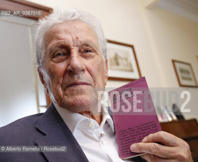 Annibale CROSIGNANI, psicoanalista, medico, fautore della chiusura dei manicomi,nella sua casa a Torino ©Alberto Ramella/Rosebud2