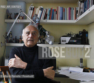 il Prof. Giovanni De Luna nella sua casa di Torino ©Alberto Ramella/Rosebud2