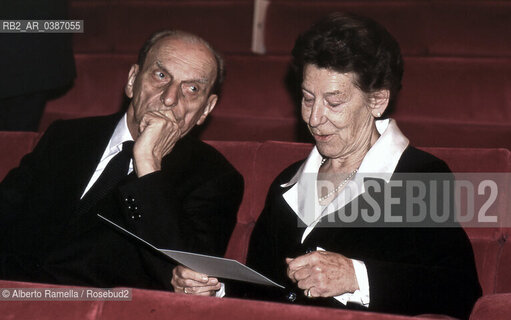 1987, Torino, teatro regio, Norberto Bobbio con la moglie Valeria Cova ©Alberto Ramella/Rosebud2