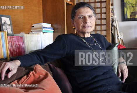 la Prof.LOREDANA SCIOLLA, insegnante di sociologia allUniversità di Torino, nella sua casa torinese ©Alberto Ramella/Rosebud2