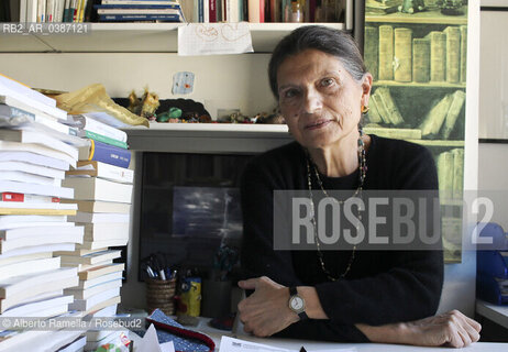 la Prof.LOREDANA SCIOLLA, insegnante di sociologia allUniversità di Torino, nella sua casa torinese ©Alberto Ramella/Rosebud2