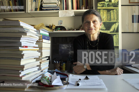 la Prof.LOREDANA SCIOLLA, insegnante di sociologia allUniversità di Torino, nella sua casa torinese ©Alberto Ramella/Rosebud2