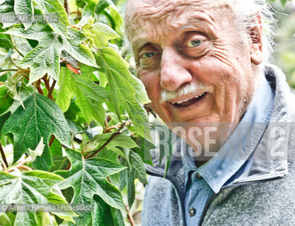 Paolo Pejrone arch.di giardini nella sua casa e giardino ©Alberto Ramella/Rosebud2