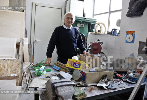 lo scultore Riccardo Cordero nel suo studio a Torino ©Alberto Ramella/Rosebud2