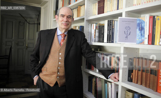 4.5.21, UGO ROSENBERG,già a capo della Casa Editrice torinese Rosenberg & Sellier, ora studente di teologia, nella sua casa a Torino ©Alberto Ramella/Rosebud2