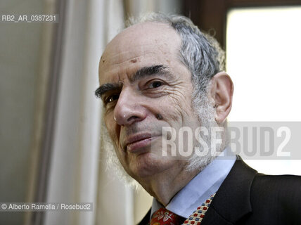 4.5.21, UGO ROSENBERG,già a capo della Casa Editrice torinese Rosenberg & Sellier, ora studente di teologia, nella sua casa a Torino ©Alberto Ramella/Rosebud2