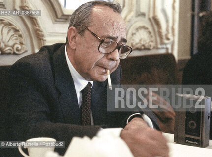 aprile1987, Torino, LEONARDO SCIASCIA al caffe Platti di Torino ©Alberto Ramella/Rosebud2