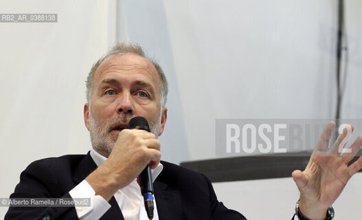 14.10.21, TORINO, LINGOTTO, SALONE DEL LIBRO 2021 - DAYE1 - NELLA FOTO: CONFRONTO CAND SINDACI STAFANO LORUSSO, PAOLO DAMILANO ALLO STAND DEL CORRIERE DELLA SERA ©Alberto Ramella/Rosebud2