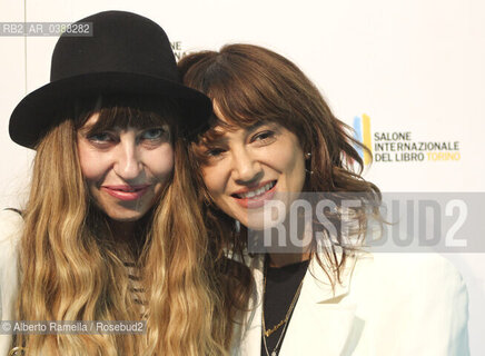 16.10.21, TORINO, LINGOTTO, SALONE DEL LIBRO 2021 - DAY#1 - NELLA FOTO:ASIA ARGENTO con CHIARA TAGLIAFERRI, moglie di Nicola Lagioia ©Alberto Ramella/Rosebud2