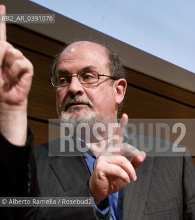 Torino,  17-5-2009, salone del libro,Salman Rushdie ©Alberto Ramella/Rosebud2