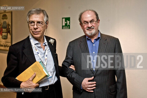 Torino,  17-5-2009, salone del libro,Salman Rushdie nella foto con Ernesto Ferrero ©Alberto Ramella/Rosebud2