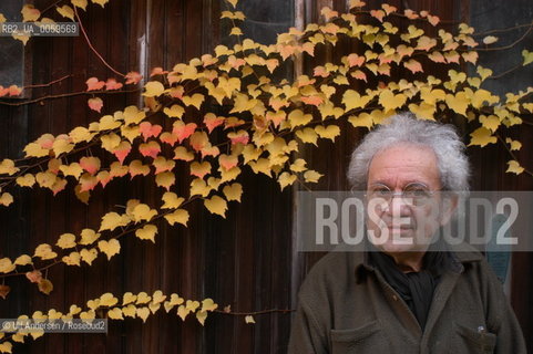 French painter Henri Cueco, in his studio. Paris, November 10, 2003. ©Ulf Andersen/Rosebud2