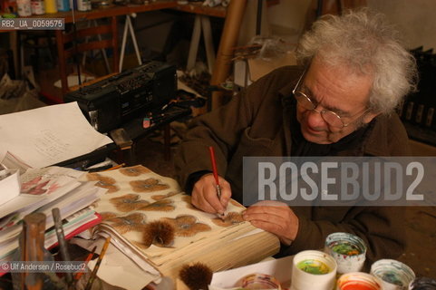 French painter Henri Cueco, in his studio. Paris, November 10, 2003. ©Ulf Andersen/Rosebud2