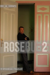 Russian writer Viktor Erofeev at home in Moscow on February 4, 2005 - ©Ulf Andersen/Rosebud2