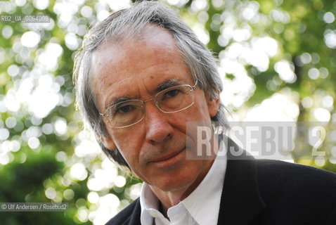 English author during promotion in Paris.©Ulf Andersen/Rosebud2