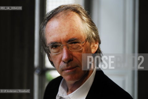 English author during promotion in Paris.©Ulf Andersen/Rosebud2