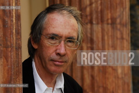 English author during promotion in Paris.©Ulf Andersen/Rosebud2