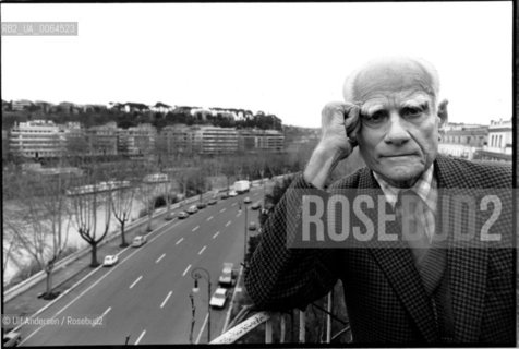 Alberto Moravia at home in Rome in 1979. ©Ulf Andersen/Rosebud2