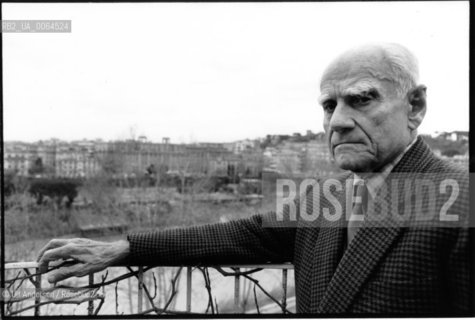 Alberto Moravia at home in Rome in 1979. ©Ulf Andersen/Rosebud2