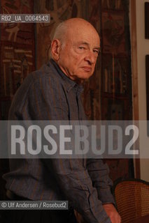 French sociologist Edgar Morin at home. Paris, July 15, 2004 - ©Ulf Andersen/Rosebud2