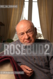 French sociologist Edgar Morin at home. Paris, July 15, 2004 - ©Ulf Andersen/Rosebud2