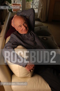 French sociologist Edgar Morin at home. Paris, July 15, 2004 - ©Ulf Andersen/Rosebud2