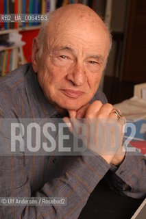 French sociologist Edgar Morin at home. Paris, July 15, 2004 - ©Ulf Andersen/Rosebud2