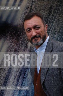 Spanish writer Arturo Perez-Reverte. Paris, May 13, 2003 - ©Ulf Andersen/Rosebud2