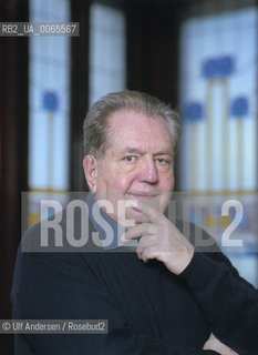 Italian writer Giuseppe Pontiggia, (1934-2003) at home. Milano, January 18, 2001 - ©Ulf Andersen/Rosebud2