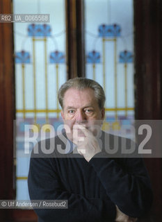 Italian writer Giuseppe Pontiggia, (1934-2003) at home. Milano, January 18, 2001 - ©Ulf Andersen/Rosebud2