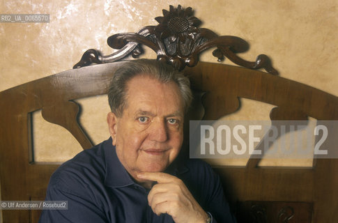 Italian writer Giuseppe Pontiggia, (1934-2003) at home. Milano, January 18, 2001 - ©Ulf Andersen/Rosebud2