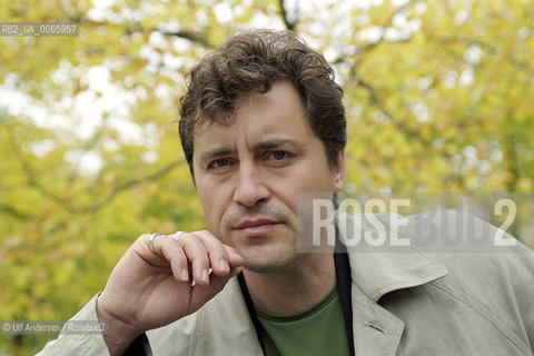 Spanish writer Manuel Rivas. Paris, October 10, 2001 - ©Ulf Andersen/Rosebud2