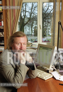 German philosopher Peter Sloterdijk at home. Karlsruhe, december 18, 2002 - ©Ulf Andersen/Rosebud2