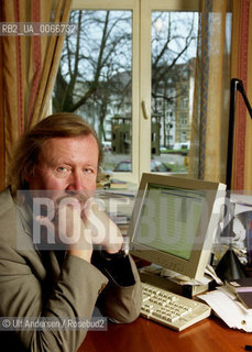 German philosopher Peter Sloterdijk at home. Karlsruhe, december 18, 2002 - ©Ulf Andersen/Rosebud2